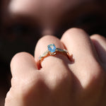 Load image into Gallery viewer, Viola Sky Blue Topaz Yüzük