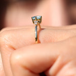 Load image into Gallery viewer, Fleur de Lys Sky Blue Topaz Yüzük