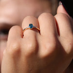 Load image into Gallery viewer, Dian London Blue Topaz Yüzük