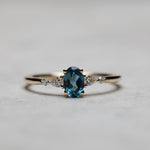Load image into Gallery viewer, Dian London Blue Topaz Yüzük