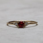 Load image into Gallery viewer, Ariadne Garnet Yüzük