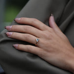 Load image into Gallery viewer, Sahraa Sky Blue Topaz Yüzük