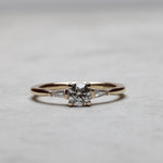 Load image into Gallery viewer, Pergamon 50 GIA Sertifikalı Pırlanta Yüzük