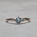 Load image into Gallery viewer, Fleur de Lys Sky Blue Topaz Yüzük