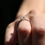 Load image into Gallery viewer, Abigail 50 Yuvarlak Pırlanta Yüzük