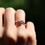 Load image into Gallery viewer, Abigail 50 Yuvarlak Pırlanta Yüzük