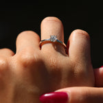 Load image into Gallery viewer, Abigail 50 Yuvarlak Pırlanta Yüzük