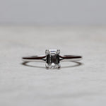 Load image into Gallery viewer, Seraphina 70 GIA Sertifikalı Emerald Kesim Pırlanta Yüzük