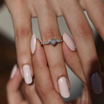 Load image into Gallery viewer, Dia 50 Pırlanta Yüzük