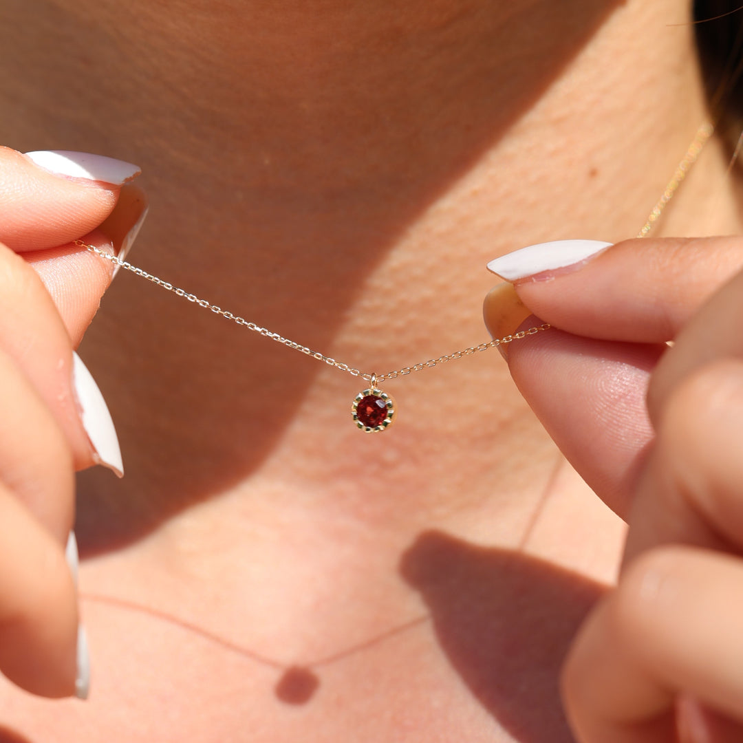 Poena 4mm Garnet Kolye