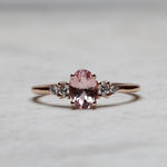 Load image into Gallery viewer, Hestia Grande Morganite Yüzük
