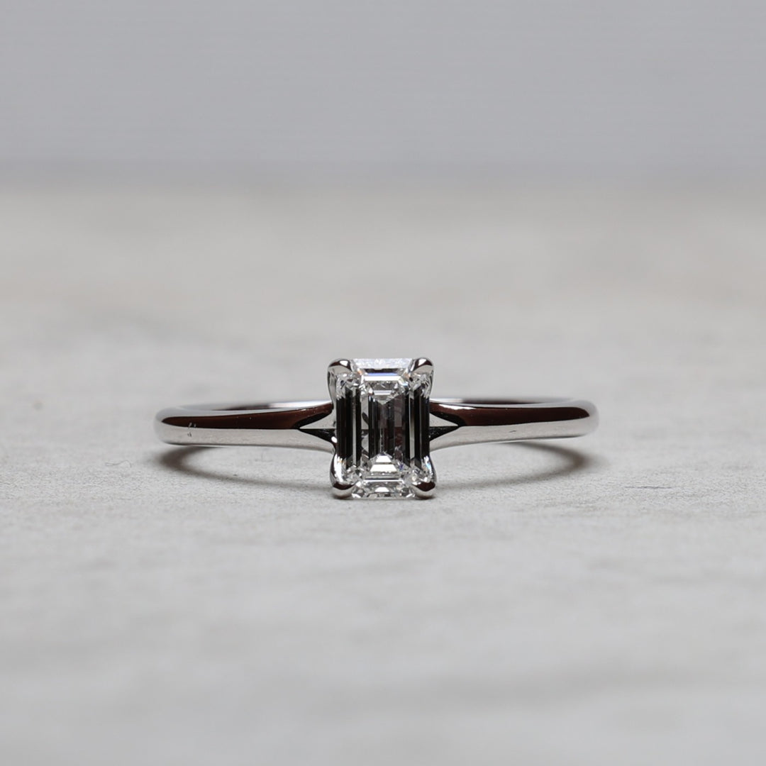 Seraphina 70 GIA Sertifikalı Emerald Kesim Pırlanta Yüzük