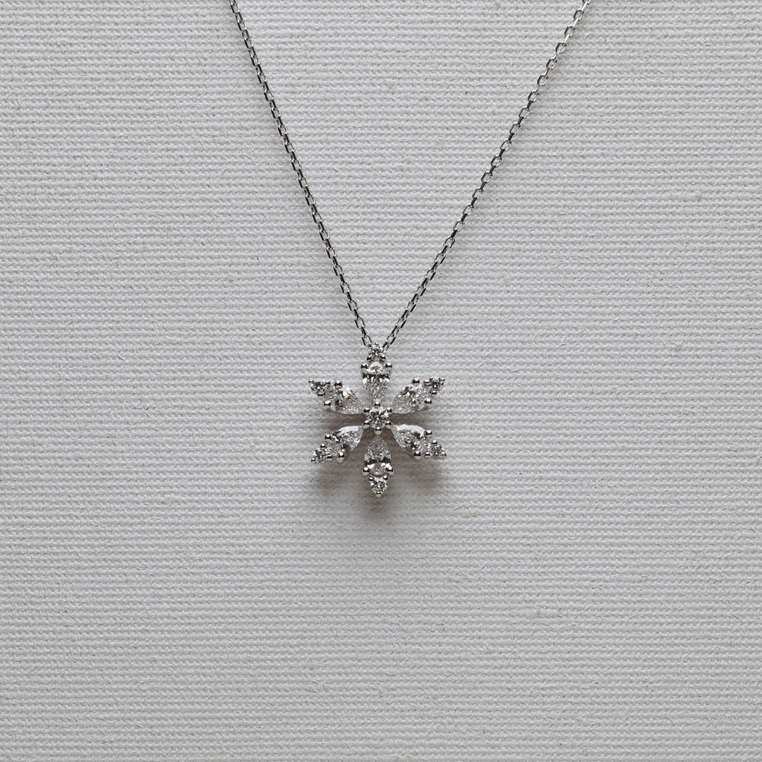 Eira Pırlanta Kolye